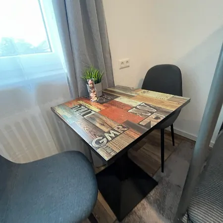 Hostal Hub 21 *